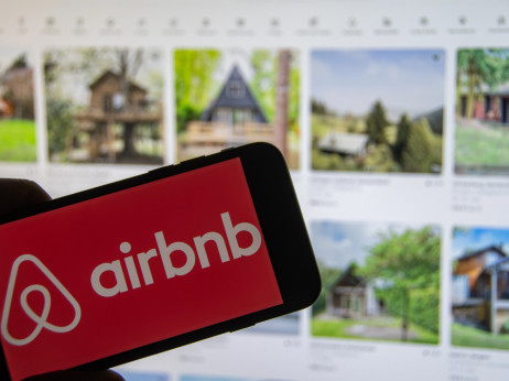 Airbnb spreminja način zaračunavanja provizij - kaj to pomeni za cene