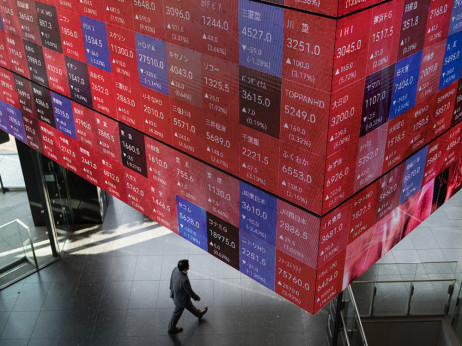 Delnice pred objavo Alphabeta navzdol, nafta brent pri 95 dolarjih