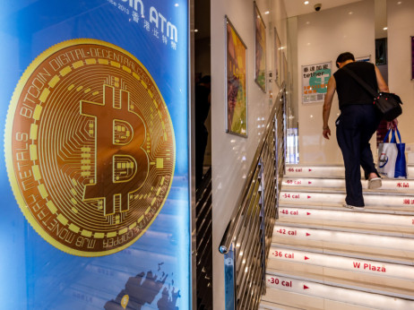 Bitcoin ob vse manjšem apetitu po tveganjih pod 63.000 dolarjev