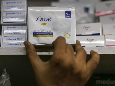 Povpraševanje po milu dvignilo prodajo Unileverja