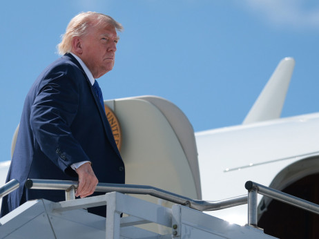 Trump ustavlja napade na Iran, a postavlja pogoj - hiter dogovor na vidiku?