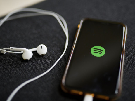 Zakaj so padle delnice Spotifyja