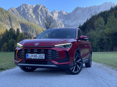 Test MG ZS hybrid+: SUV, na katerega bi bil ponosen Xi Jinping, voznik malo manj