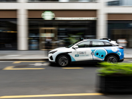 Uber in kitajski Pony AI bosta v Evropo pripeljala 2.000 robotaksijev - kam vse