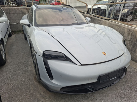 Furs draži zaseženega porscheja za 40 tisočakov - nov je stal skoraj 200 tisoč evrov