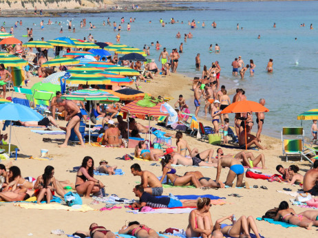 Slovenci jo dojemajo kot cenovno ugodnejšo alternativo Hrvaški: zlato poletje italijanskega turizma