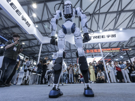 Zakaj prva kitajska javna ponudba delnic podjetja za humanoidne robote povzroča pravo evforijo med vlagatelji
