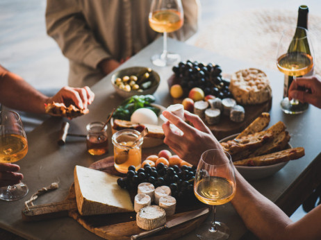 Od podzemnih rovov do najstarejše vinske trte: gastronomska doživetja, ki jih ne smete zamuditi