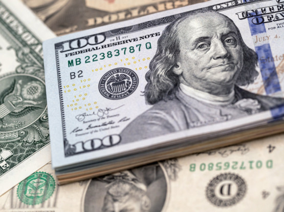 Dolar skorajda nadoknadil izgube iz zadnjih tednov
