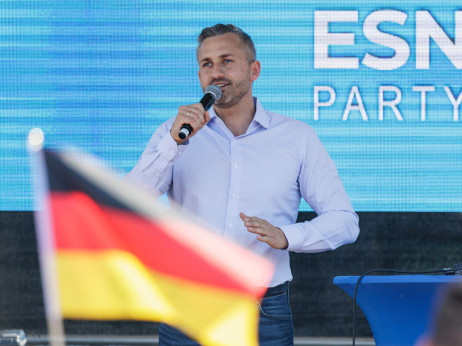 Nemške deželne volitve: AfD do zmage, a brez večine