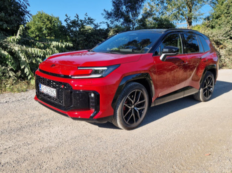 Vozili smo Toyoto RAV4 GR Sport: S takšnim hibridom lahko pozabite na dizelski motor