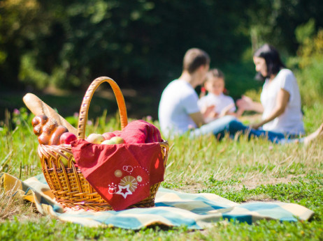 Ko piknik postane posel: Od odeje na travi do premium doživetja