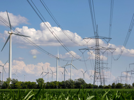 Politična tveganja in energija sprožajo razprodajo evropskih obveznic
