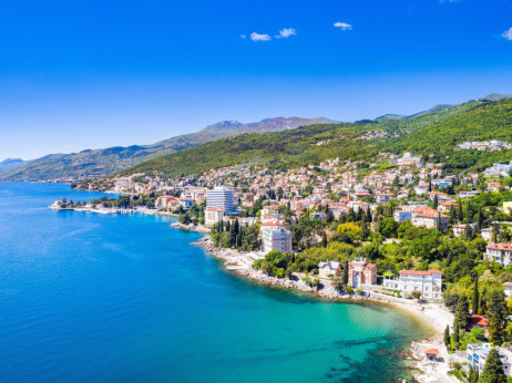 Hrvaška Istra ali Tržaški zaliv? Kje se nakup počitniške nepremičnine najbolj obrestuje