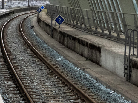 Sabotaža na nizozemskih železnicah? ProRail našel namerno nastavljene predmete