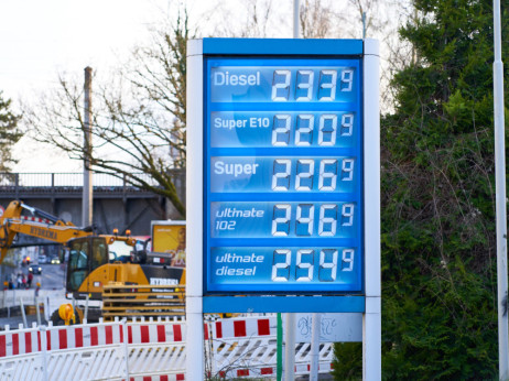 Frustracije na nemških črpalkah: združenje ne izključuje treh evrov za liter