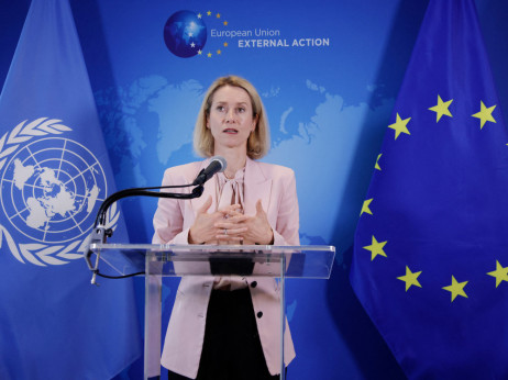 Kallas poziva EU k napotitvi plovil v Rdeče morje zaradi grožnje hutijevcev