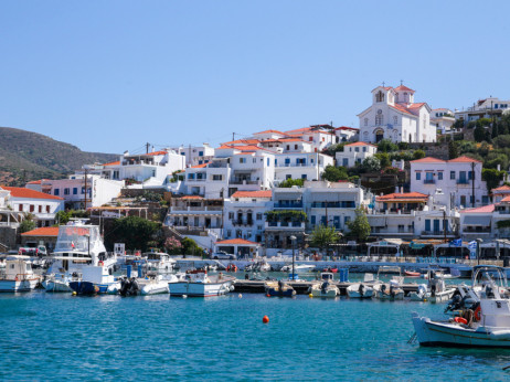 Andros: zeleni otok v Kikladih, ki čaka, da ga odkrijete