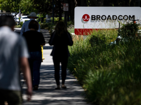 Broadcom zbira 60 milijard dolarjev za financiranje čipov za Anthropic