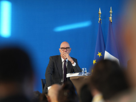 Francuska tone sve dublje u probleme dok investitori povlače novac
