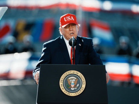 Sum na izbruh kuge: Trump napovedal skorajšnji pogovor s Putinom