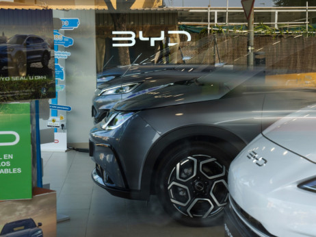 ЕУ подготвува ограничувања за увозот на кинески хибридни возила