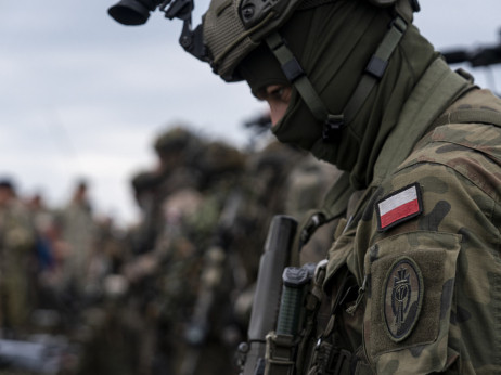 Poljska razmišlja o obveznem služenju vojaškega roka za krepitev obrambe