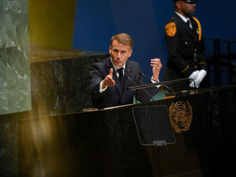 Macronu ponestaje vremena i uticaja, bori se da ostane relevantan