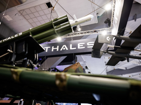 Thales zaradi skokovitega povpraševanja po obrambni opremi zvišal napovedi