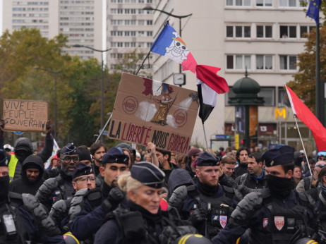 V Franciji se začenjajo protesti, policija skuša preprečiti ponovitev nasilja