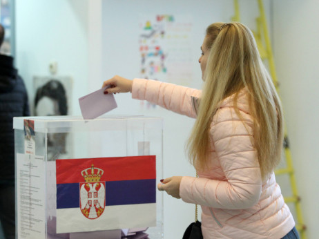 Študentska lista zmagala na predčasnih parlamentarnih volitvah v Srbiji